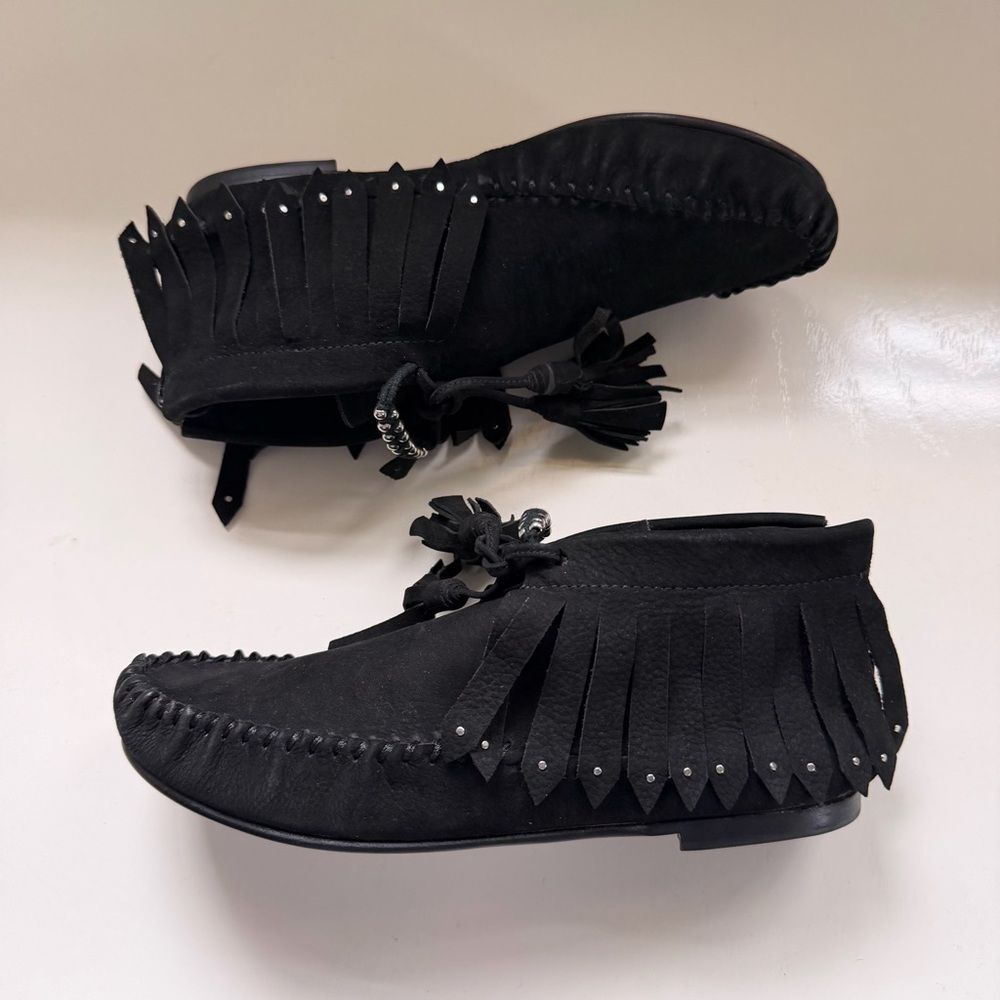 Bernardo Moccasin Ankle Boots Shoes Fringe Tassels Black Suede Size 7 Aspen Boho